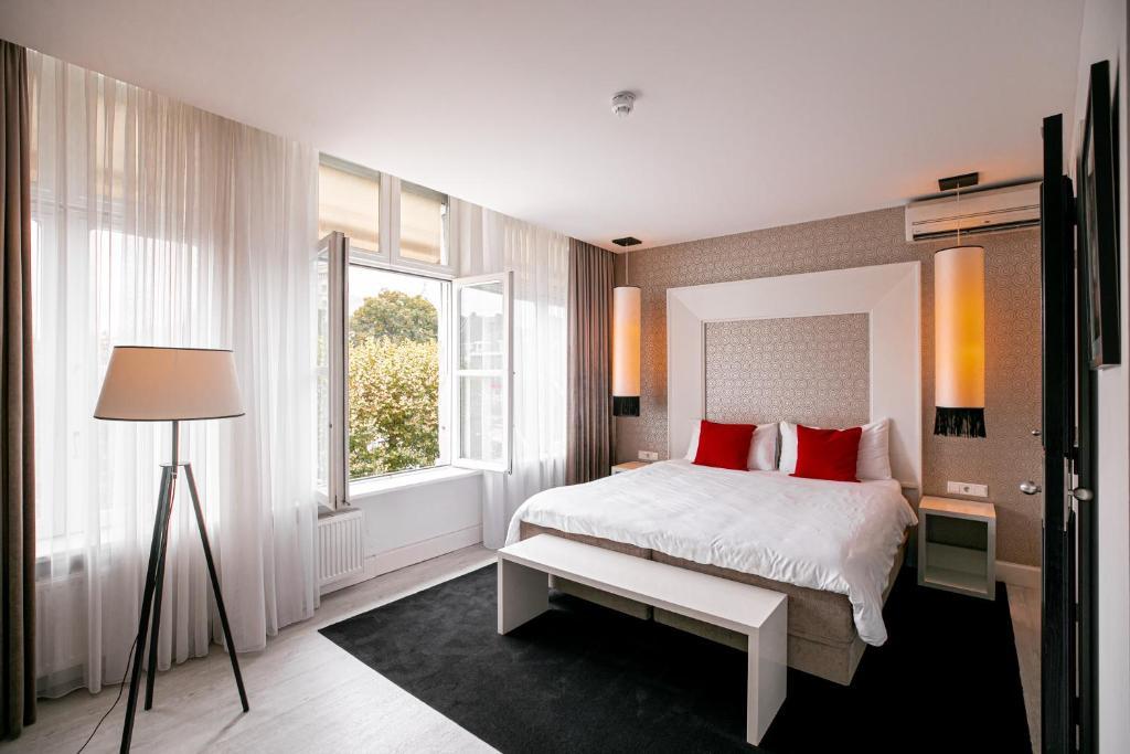 Le Theatre Hotel Maastricht Bagian luar foto