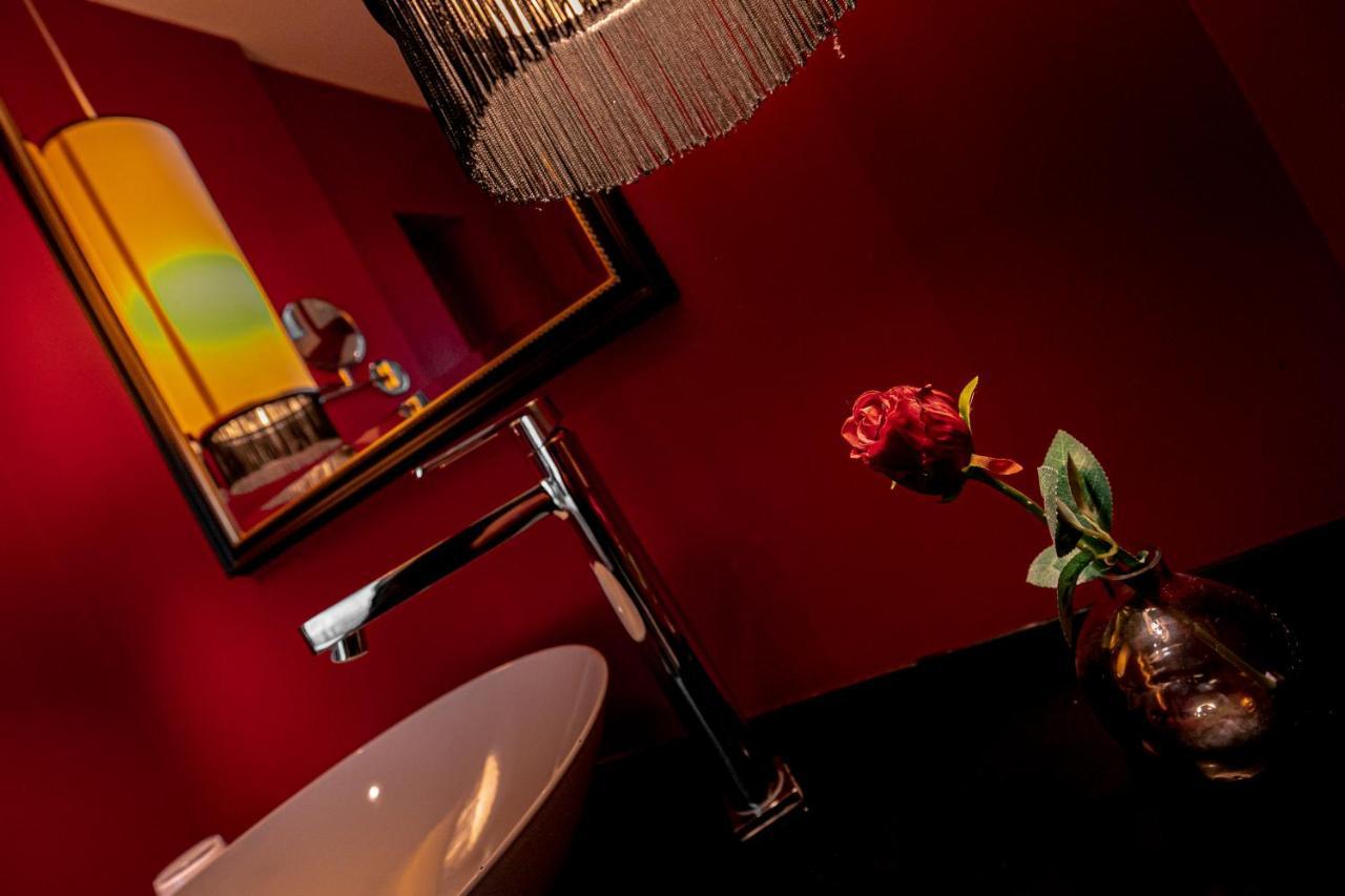 Le Theatre Hotel Maastricht Bagian luar foto