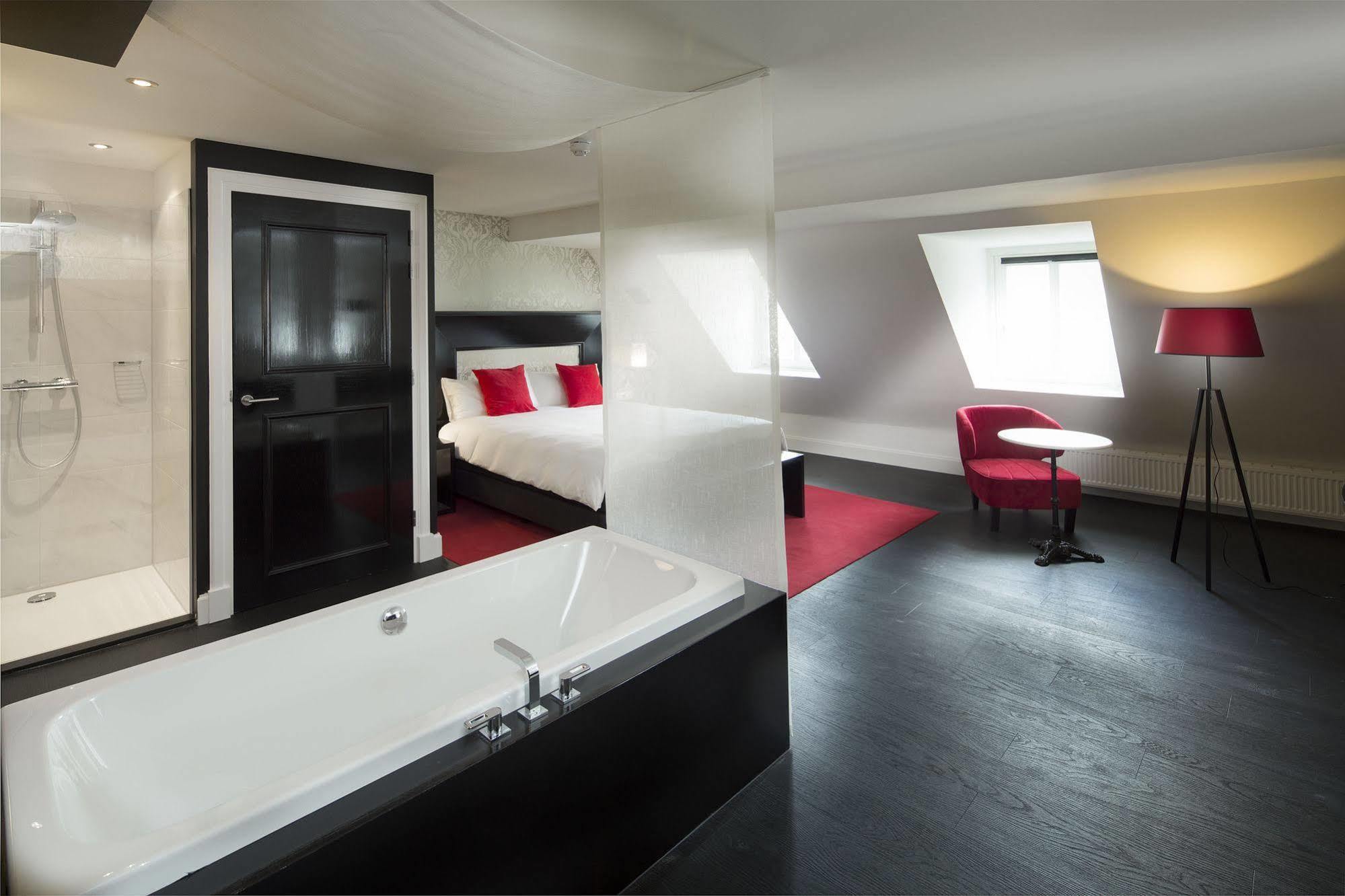 Le Theatre Hotel Maastricht Bagian luar foto